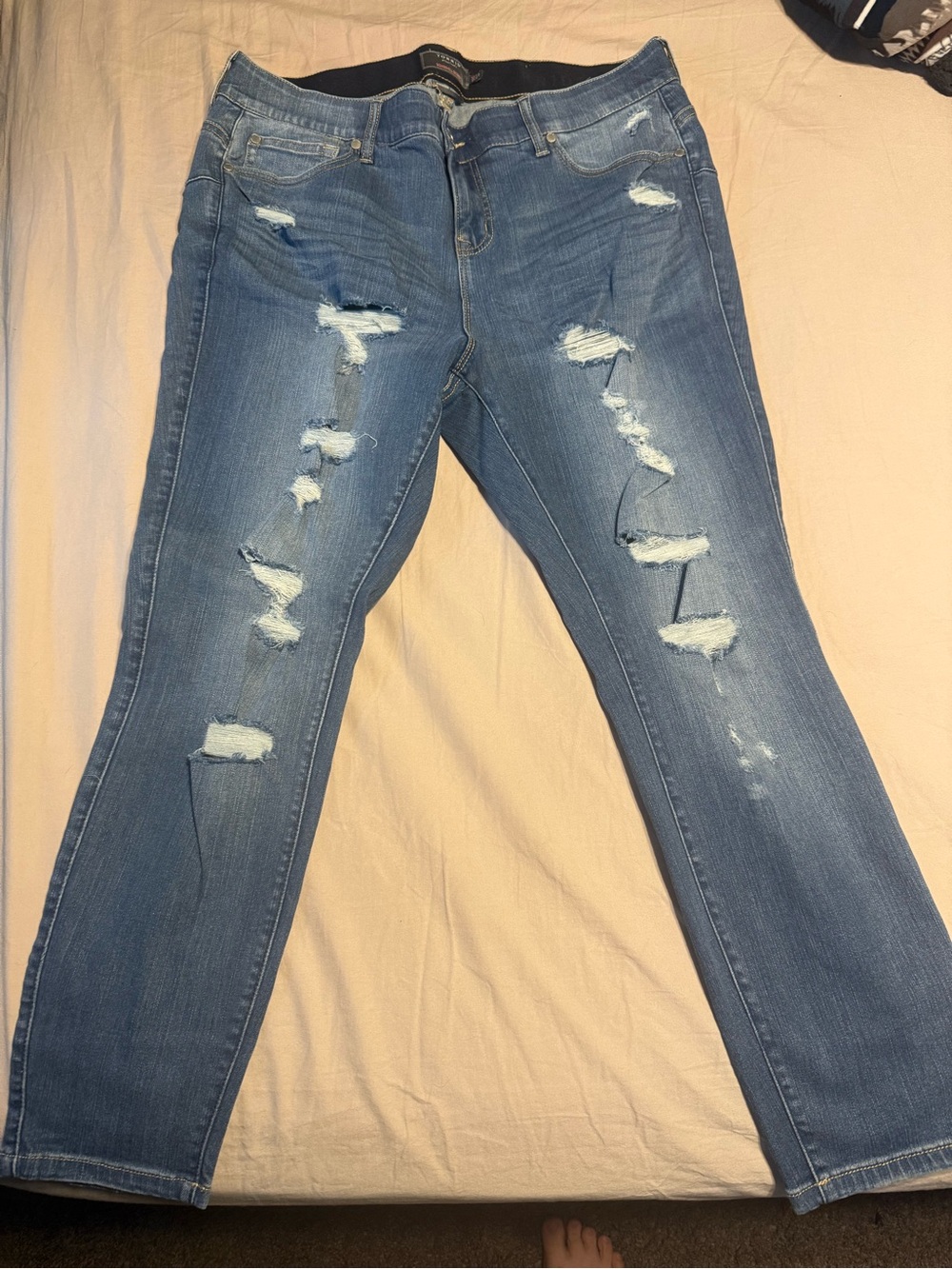 NWOT - Torrid Skinny Distressed Jeans - Size 18S